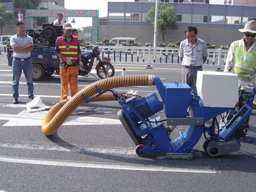 浙江湖州路面標(biāo)志線(xiàn)清理施工現(xiàn)場(chǎng)